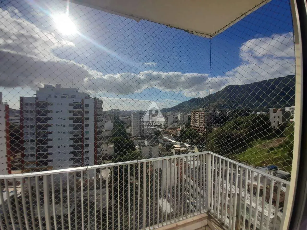 Apartamento na tijuca a venda de 2 quartos com varanda e suite 2 vagas predio com piscina