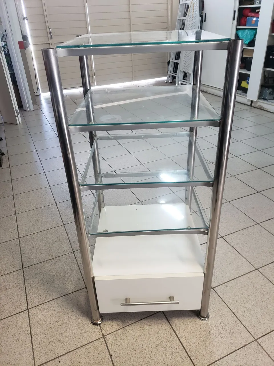 Estante de Vidro e Metal com Gaveta