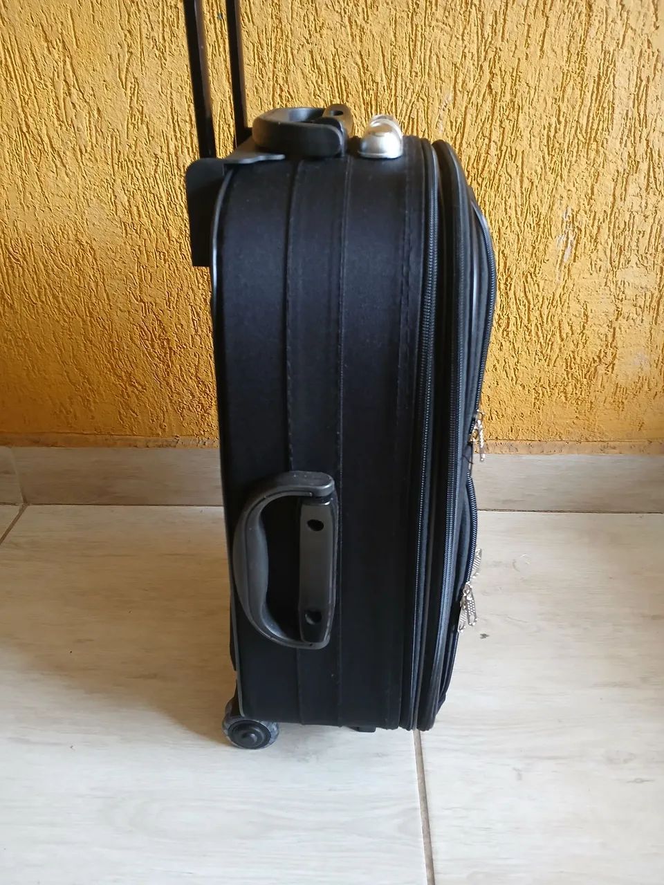 Mala de viagem preta com rodinhas - Foto 3