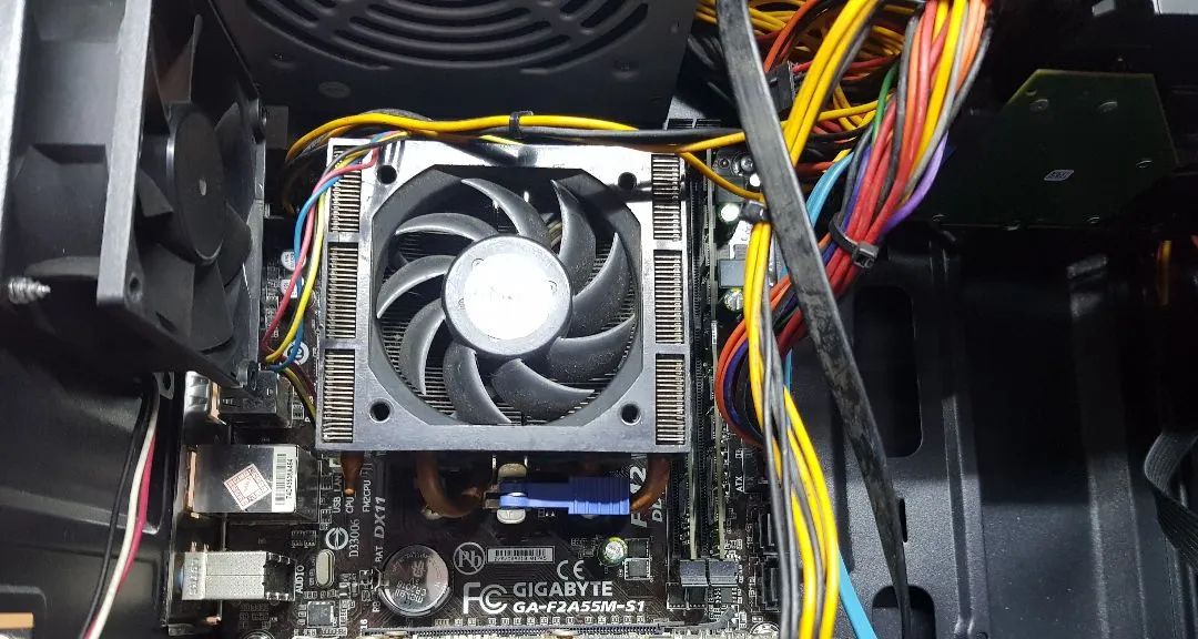 Kit Placa mãe gigabyte ga-f2a55m proc. amd a10 5800k quadcore cooler ac troca pci video