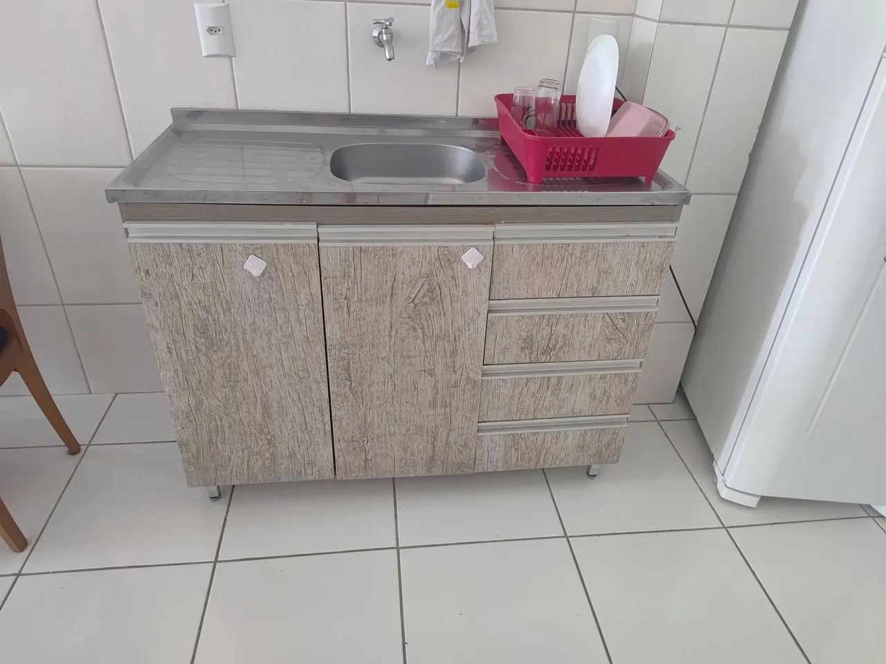 Armário de cozinha com pia em aço inox