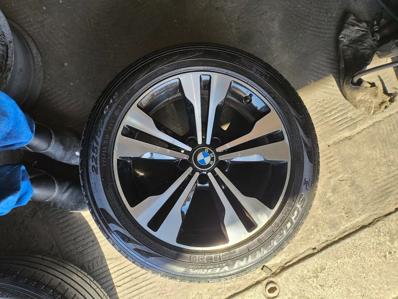 Rodas aro 16 com pneus Estava na BMW X1.