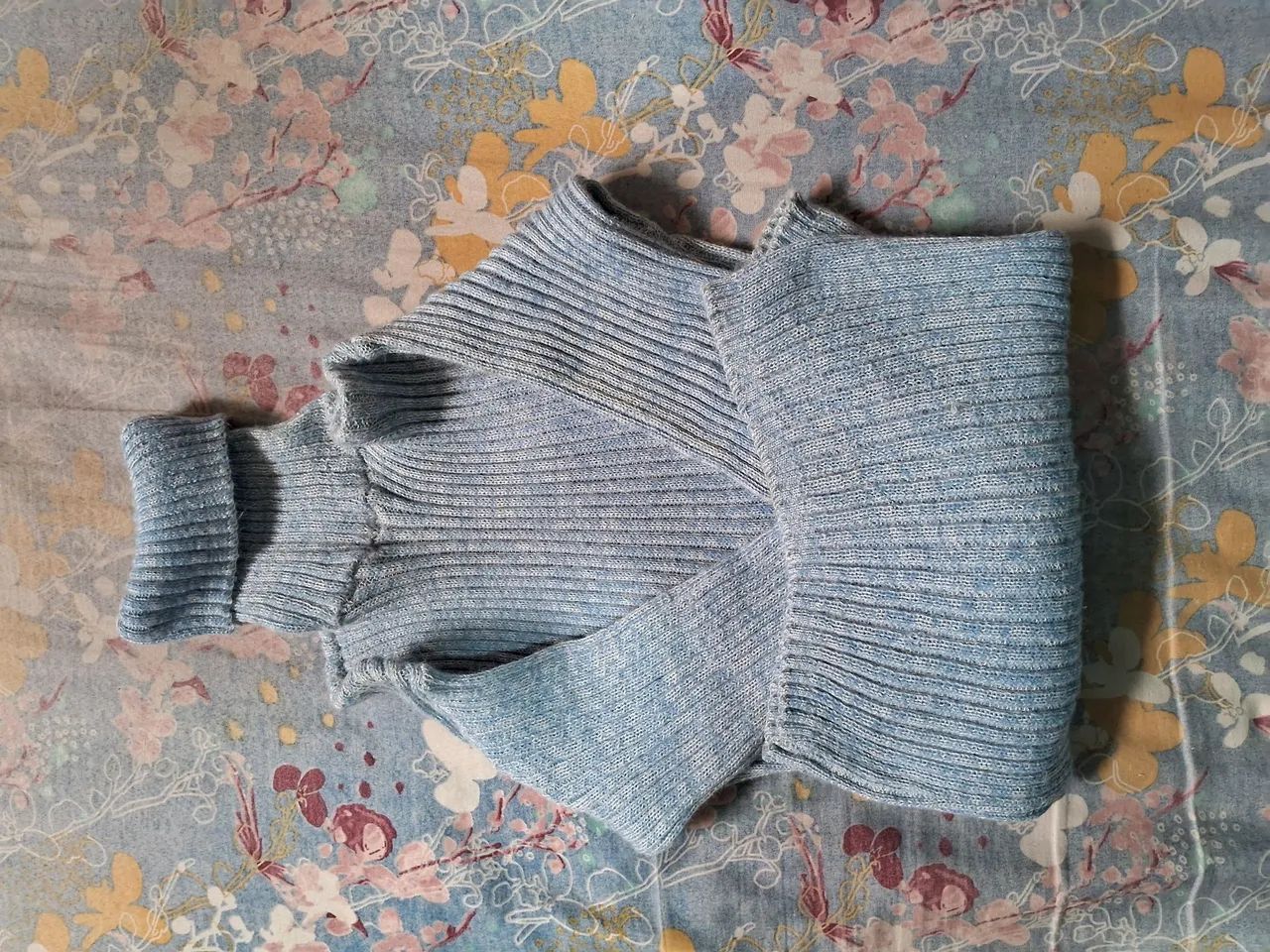 Blusa tricô canelada.