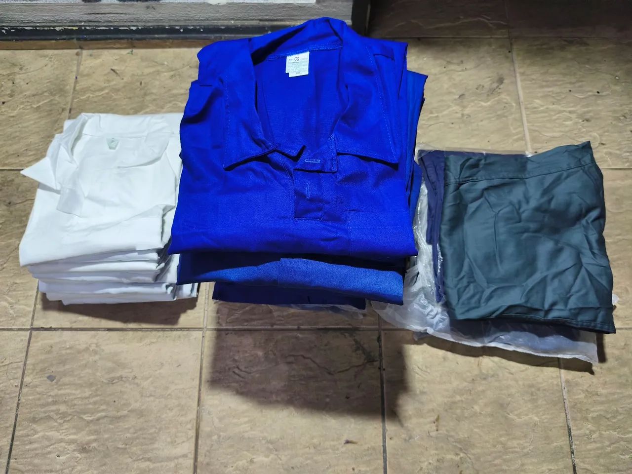 138 peças de uniforme profissional  - Foto 6