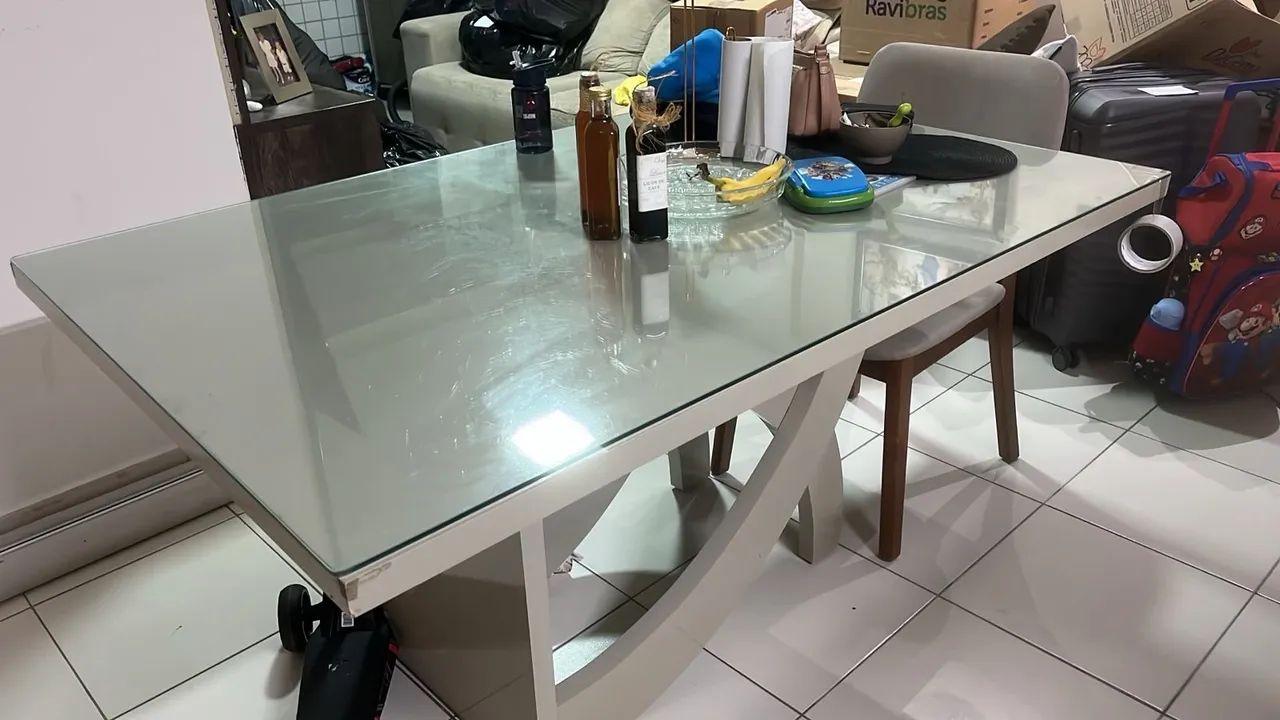 Mesa de jantar com vidro (sem cadeiras)