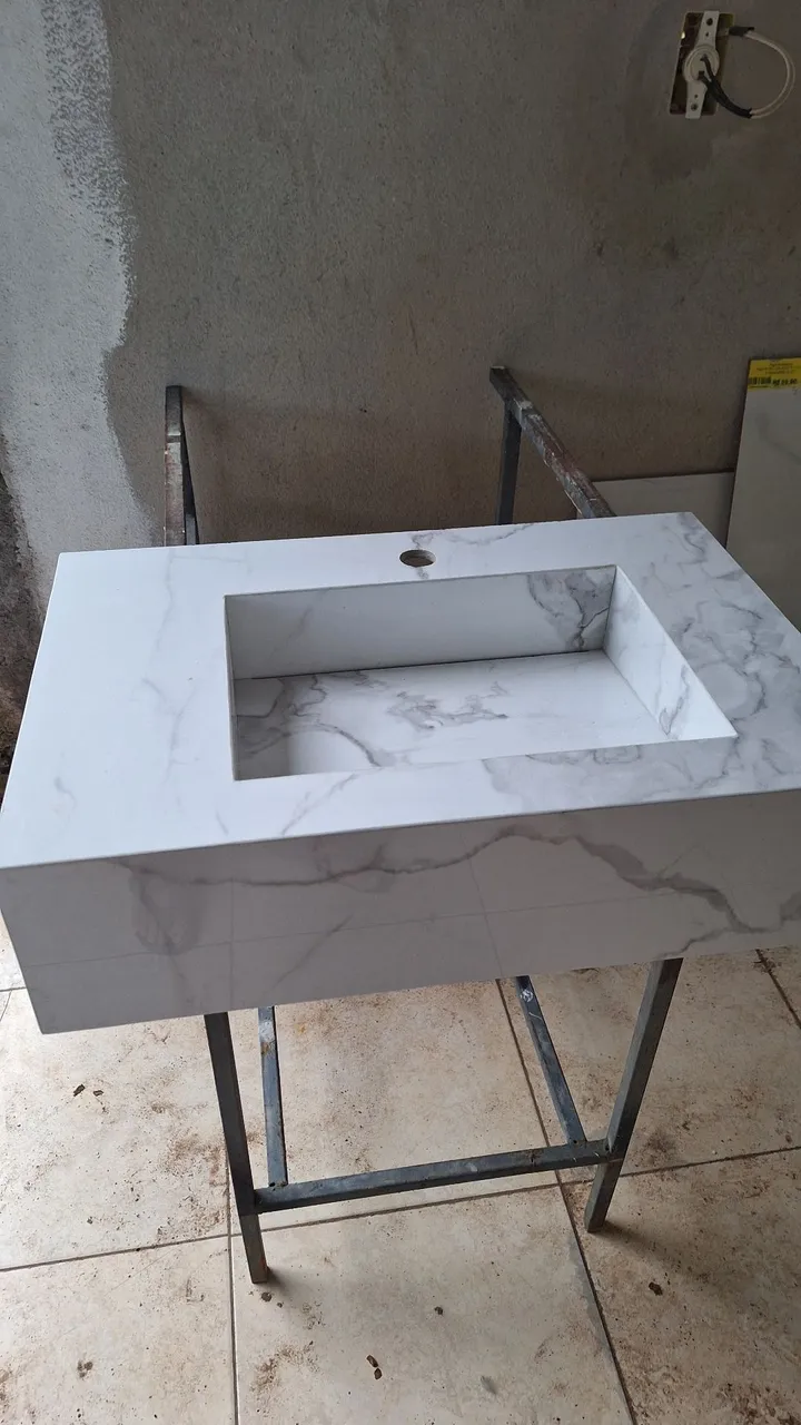 Cuba de banheiro em porcelanato marmorizado