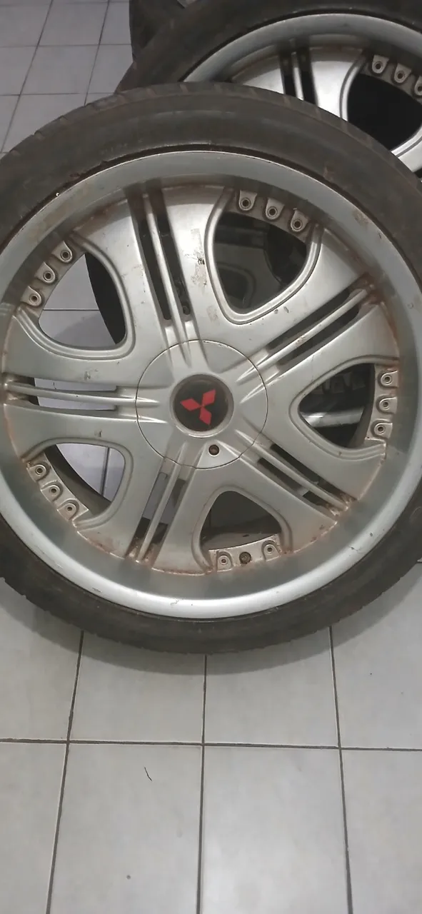 Rodas aro 22 com pneus 70% furacao universal só 3800 zap *