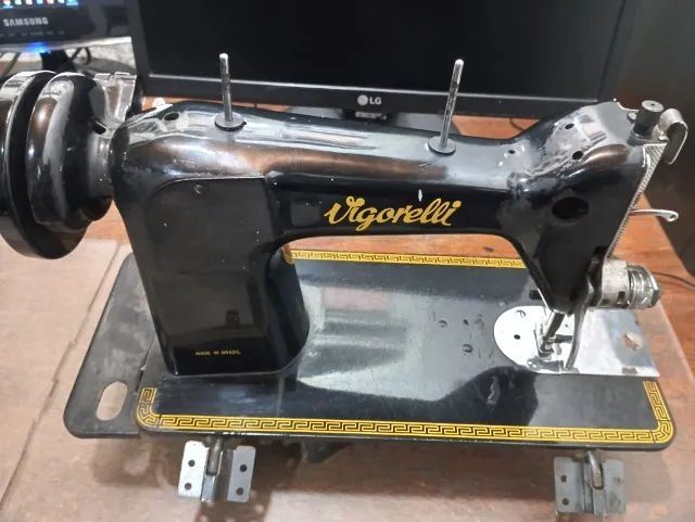 Torro máquina costura vigorelli em ótimo estado por 140 reais vista Pix ou grana Wats 41 9 - Foto 4