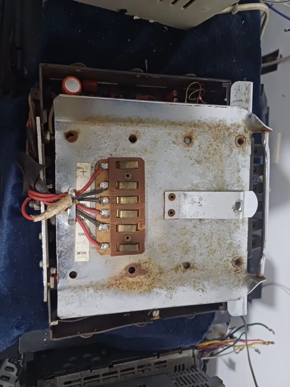 Rádio AM e FM Philips 767  ( PARA PEÇAS) - Foto 2