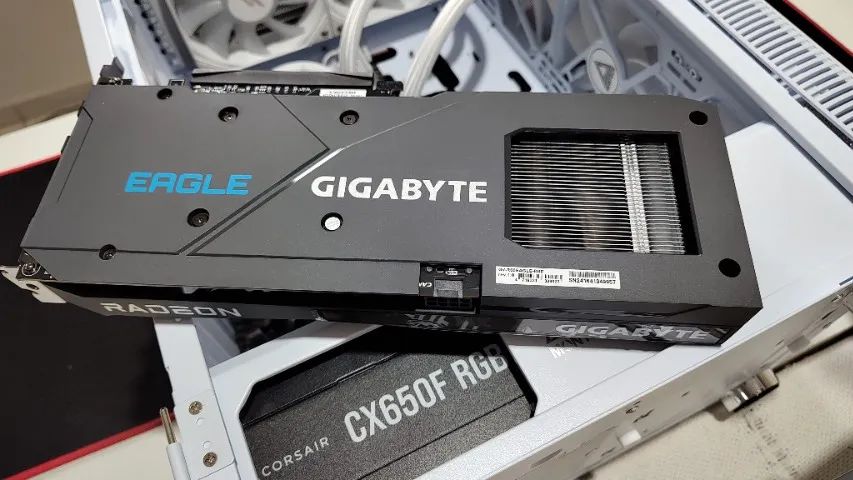 PLACA DE VIDEO NOVA GIGABYTE RX6600 TRIPLE FAN 8GB - Foto 2