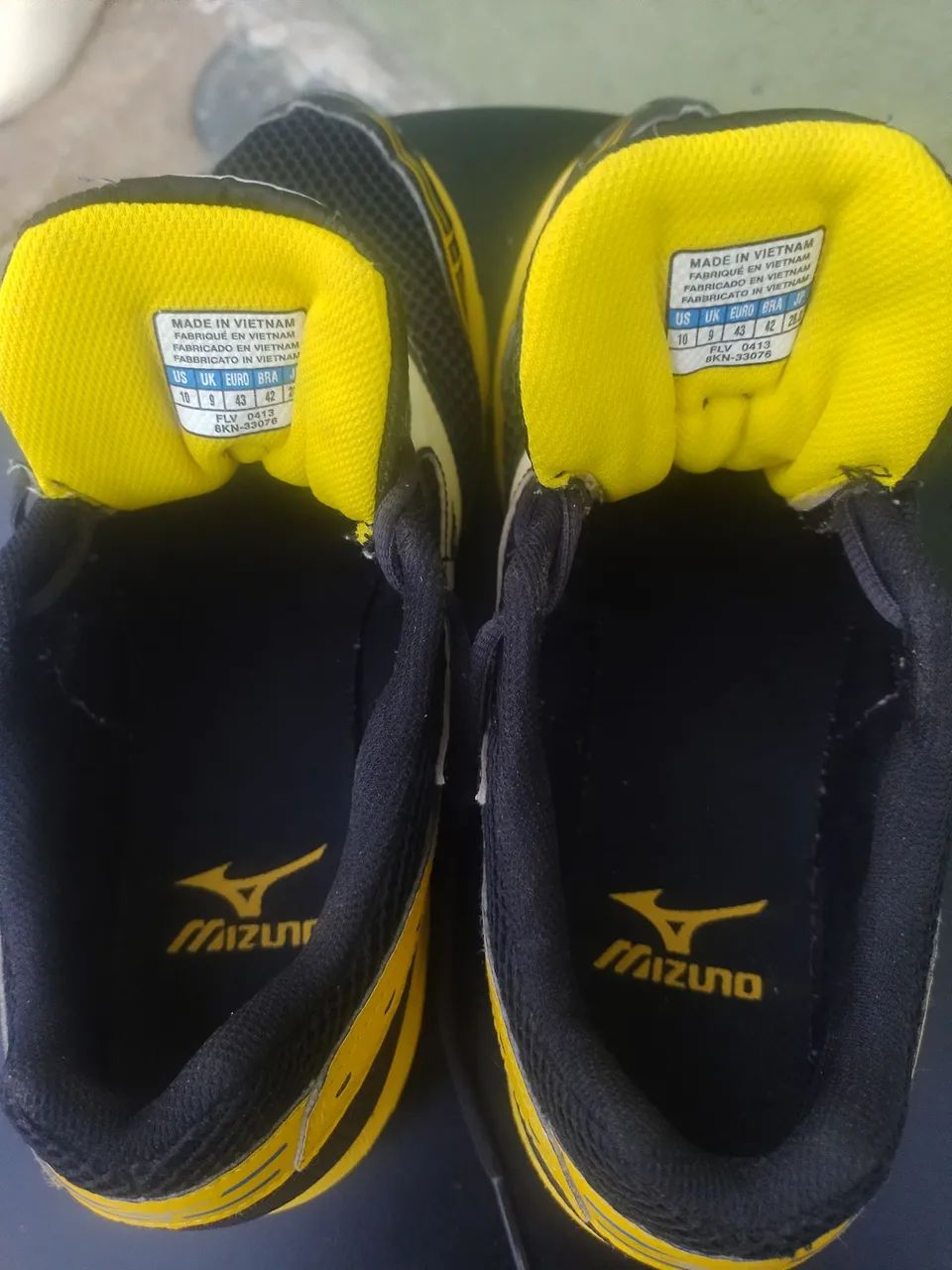 Tênis Mizuno Preto e Amarelo - Foto 2