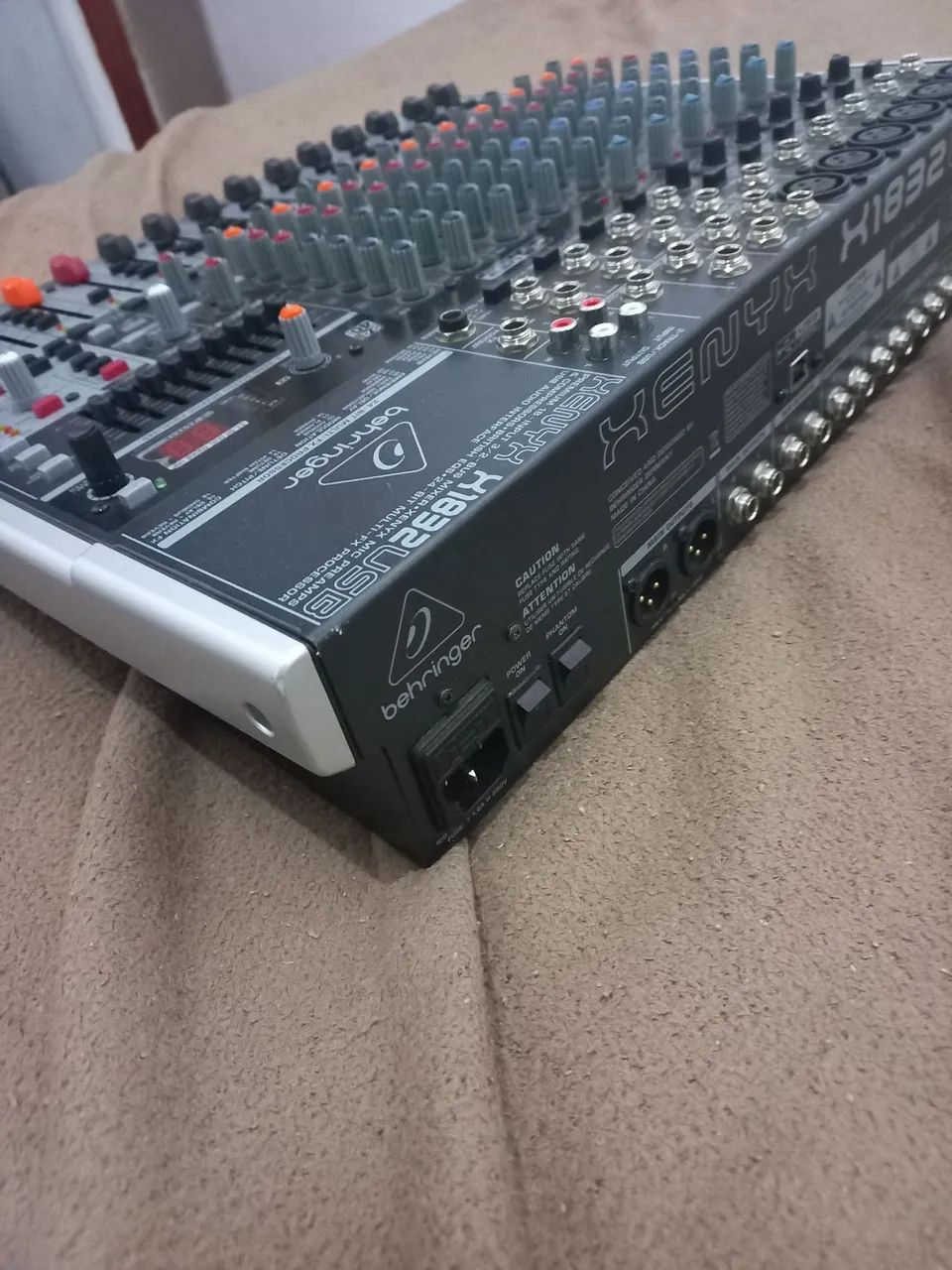 Mesa de Som Behringer Xenyx 1832 - Foto 2