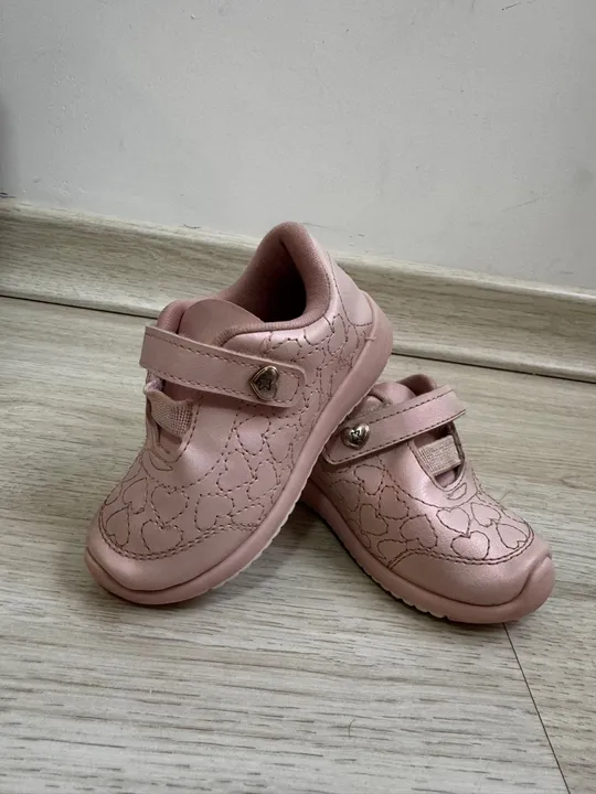 Tênis Baby Kidy tamanho 21 rosa metalizado
