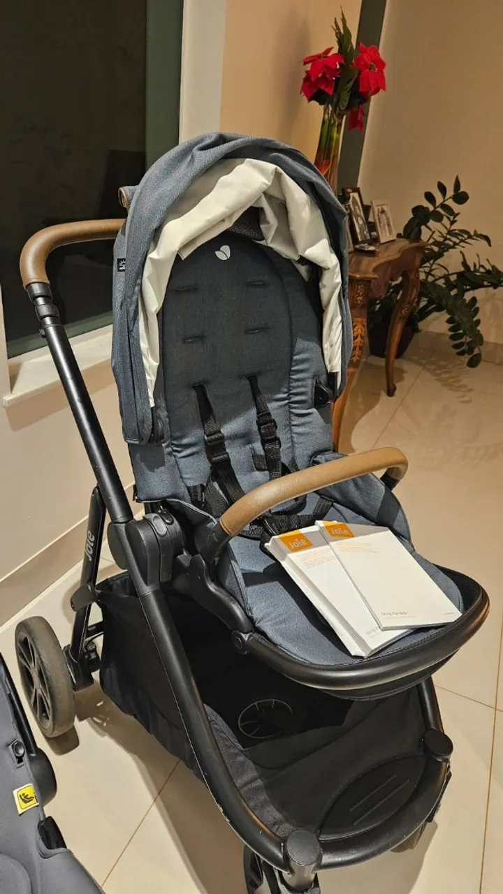 Carrinho de Bebê Versatrax Chumbo Moonlight + Bebê Conforto + Moisés + Base Isofix - Joie