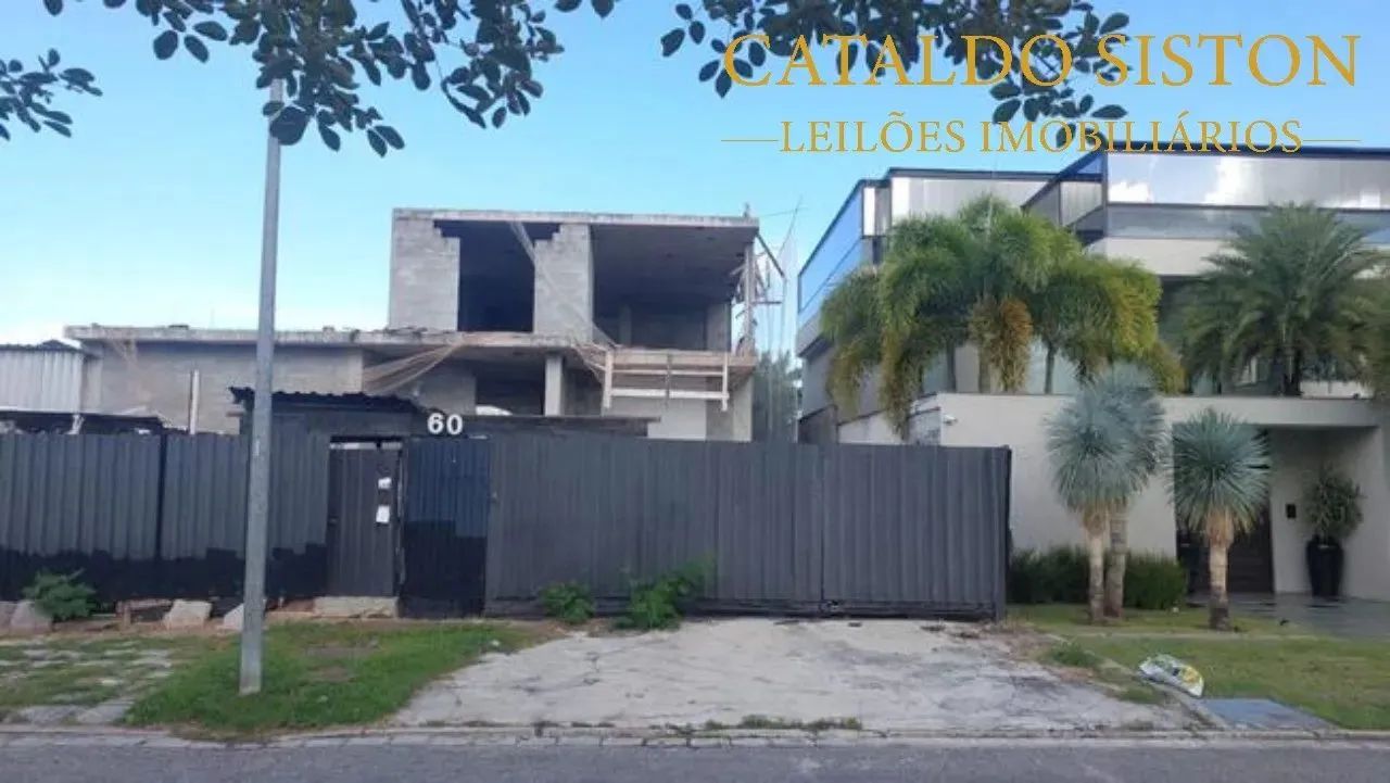 Leilão de casa duplex na Barra - 1.227m²