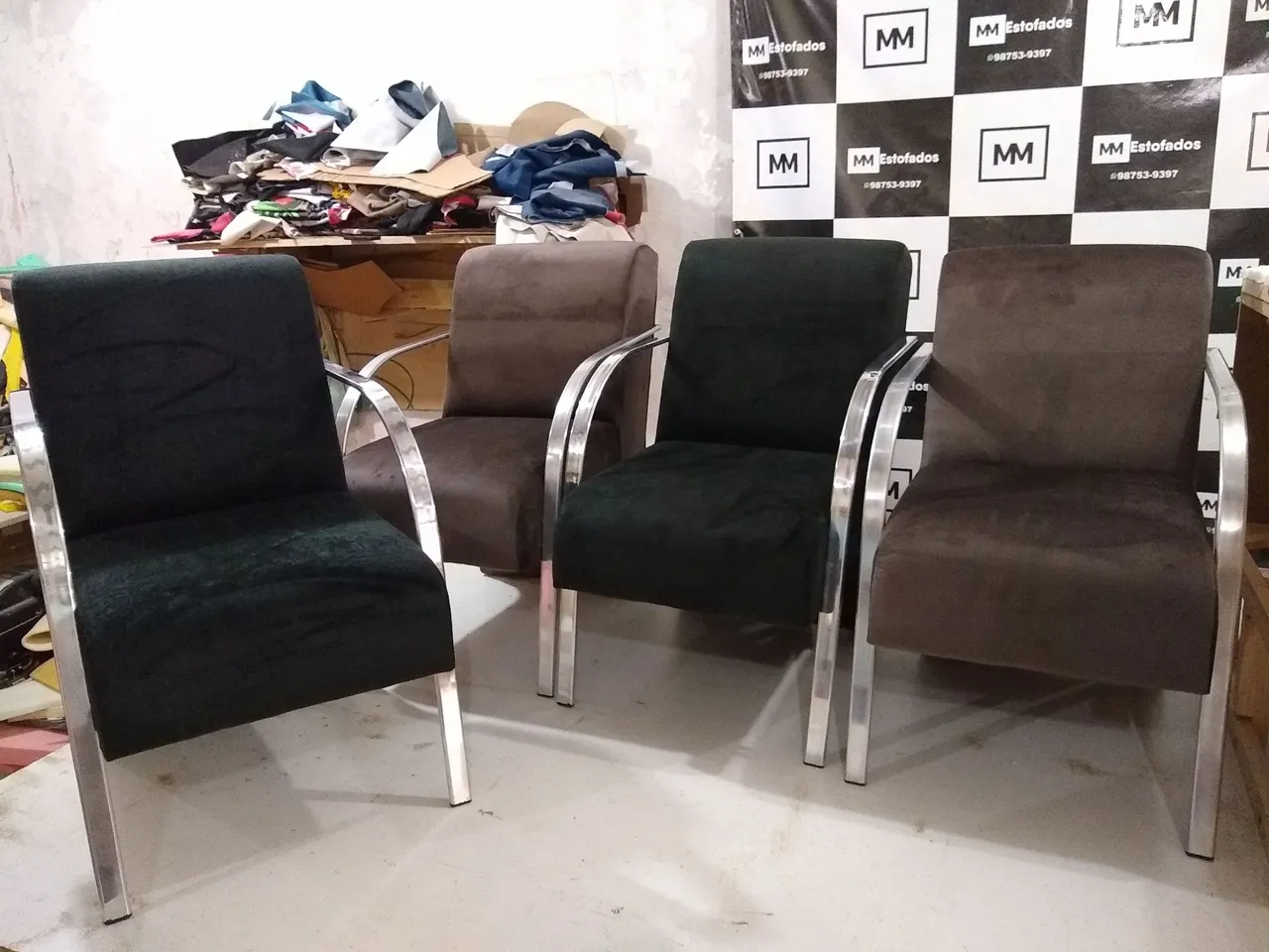 Poltronas modernas com design elegante e confortável