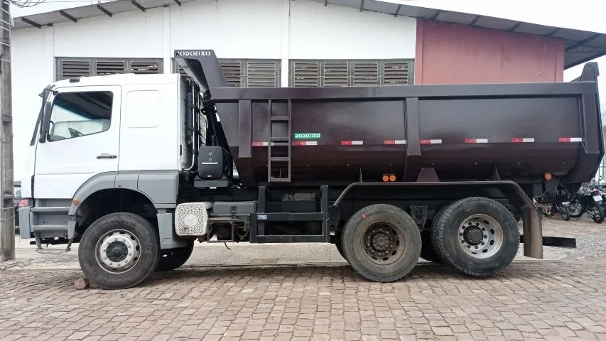 CAMINHÃO CAÇAMBA MERCEDES BENZ MB1933 2006 - Foto 3