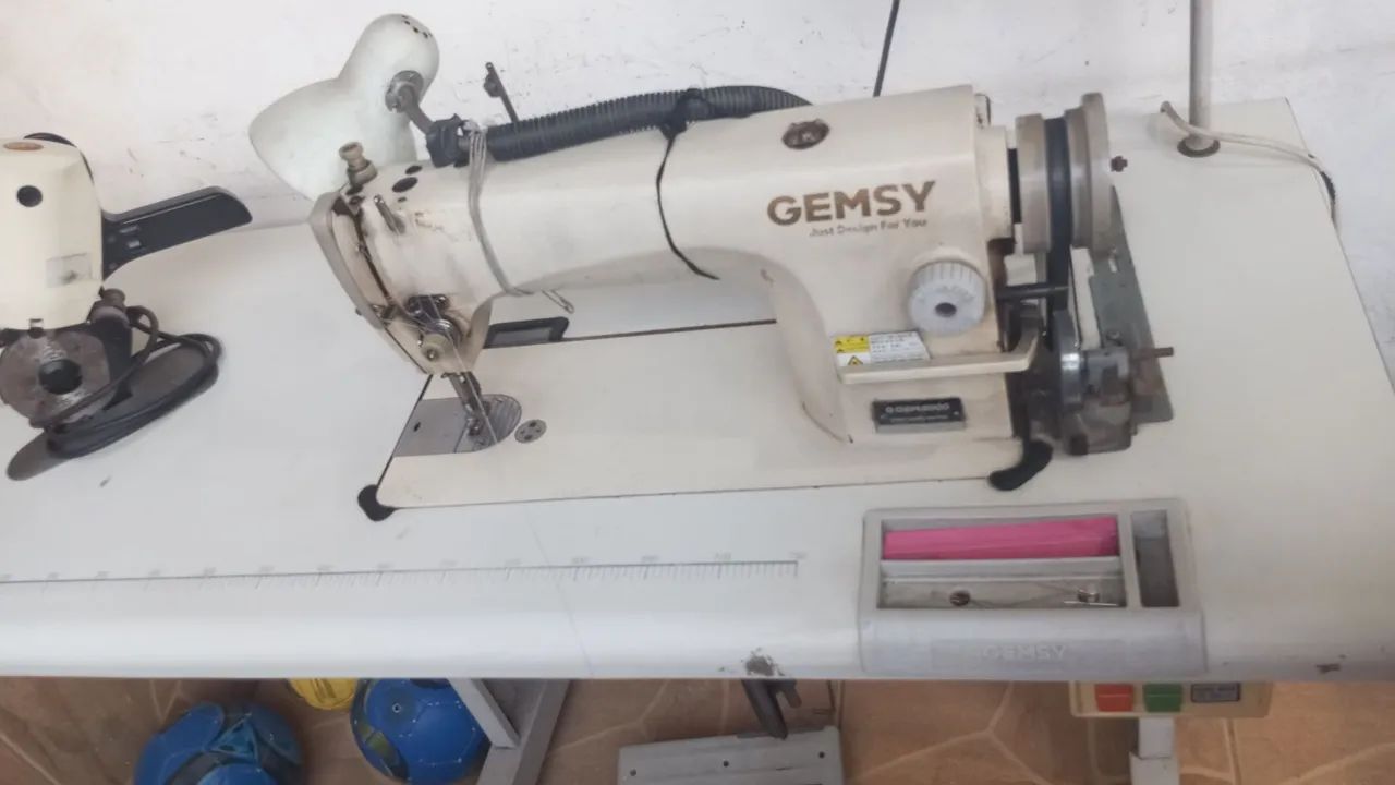Máquina de Costurar Industrial Gemsy