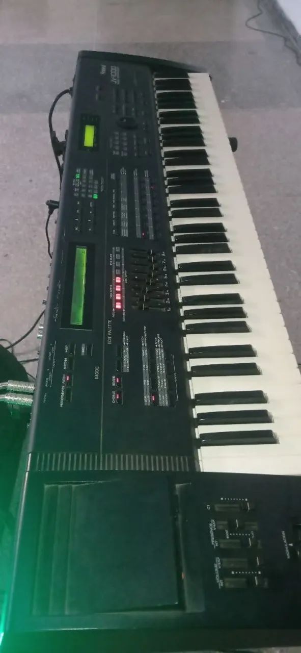 Roland JV1000 - Foto 4