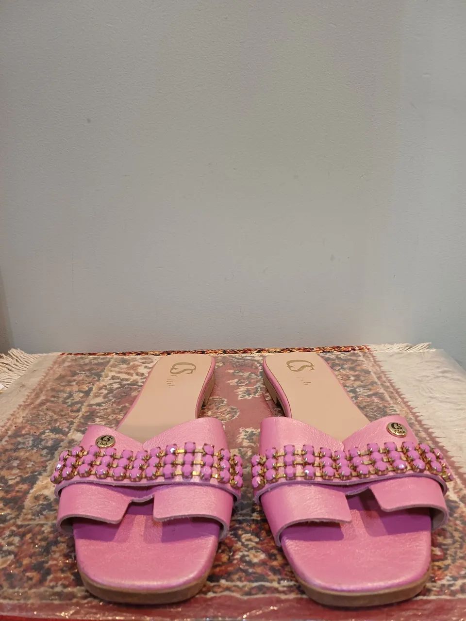 Rasteira Carmen Steffens semi-nova rosa com pedraria,  tam.36. - Foto 4