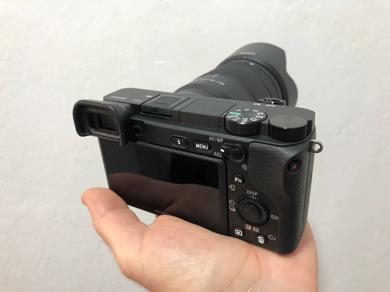 Câmera Sony a6400 com lente 18