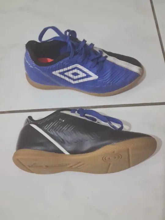 Chuteira Umbro Society azul num 27 (futebol de salão) - Foto 2