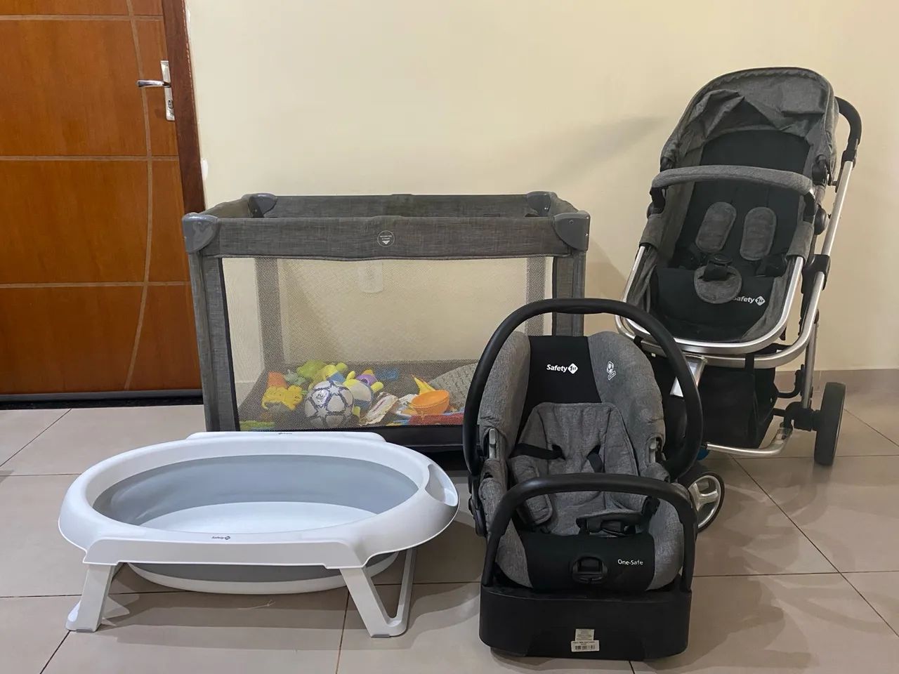 Kit Completo Bebê - Carrinho, Bebê Conforto, Banheira e Cercado