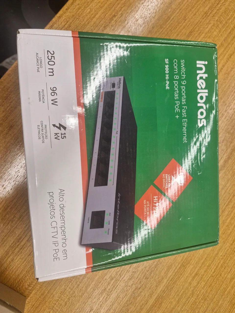 Switch Intelbras SF 900 Hi-PoE + 8 Portas