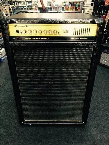 Amplificador de Baixo Precision Combo -