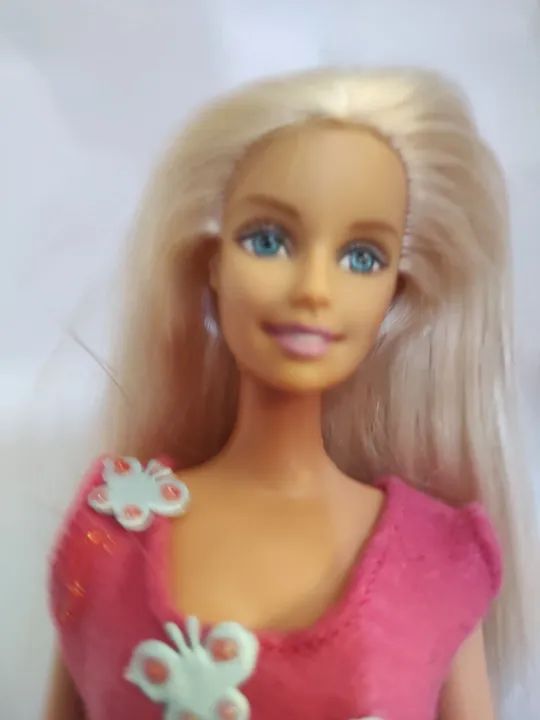 Boneca Barbie - Roupa Jean (usada) B34s e Blusa Rosa - Foto 2