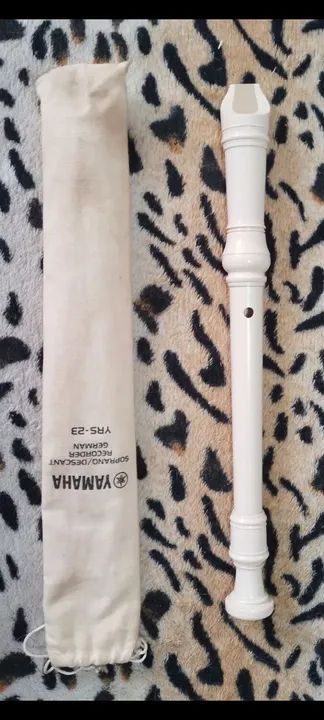 FLAUTA  YAMAHA, NOVA COM PARTITURA. - Foto 3