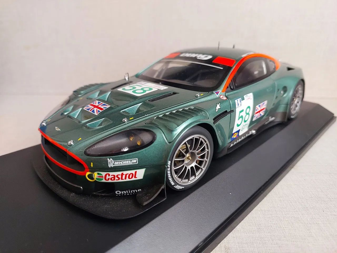 Miniatura Aston Martin DBR9 AutoArt - Hobbies e coleções - Portais