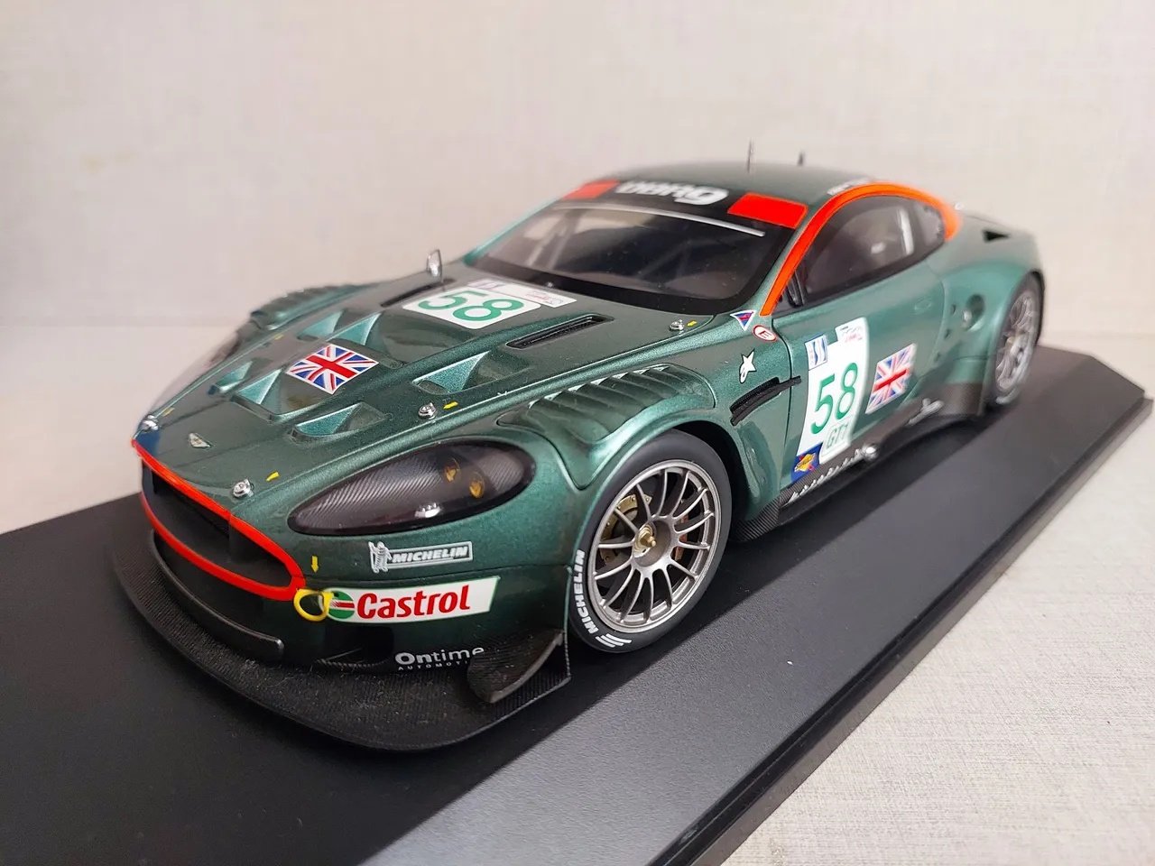Miniatura Aston Martin DBR9 AutoArt