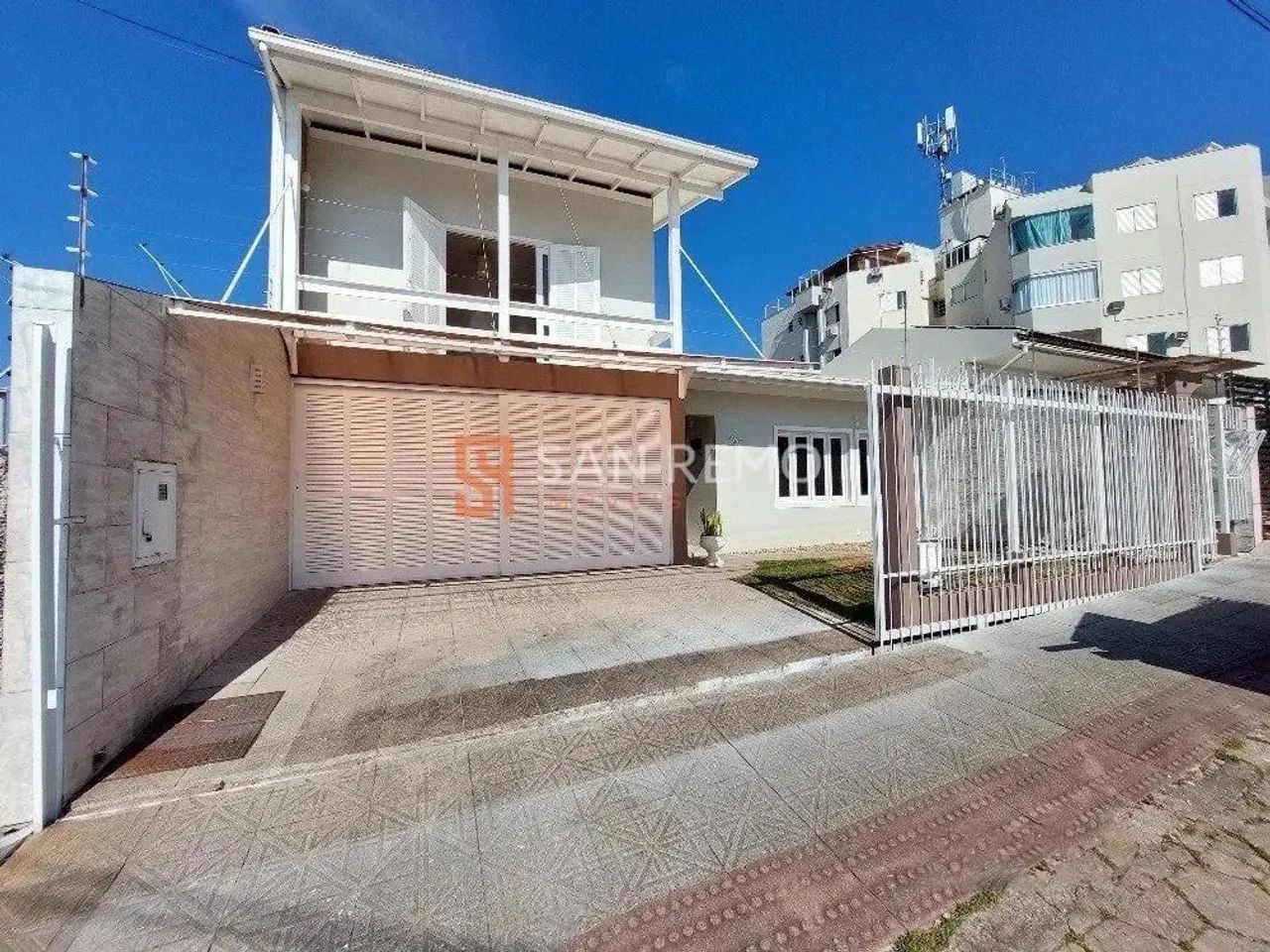 Capoeiras | Casa 4 quartos, sendo 2 suites