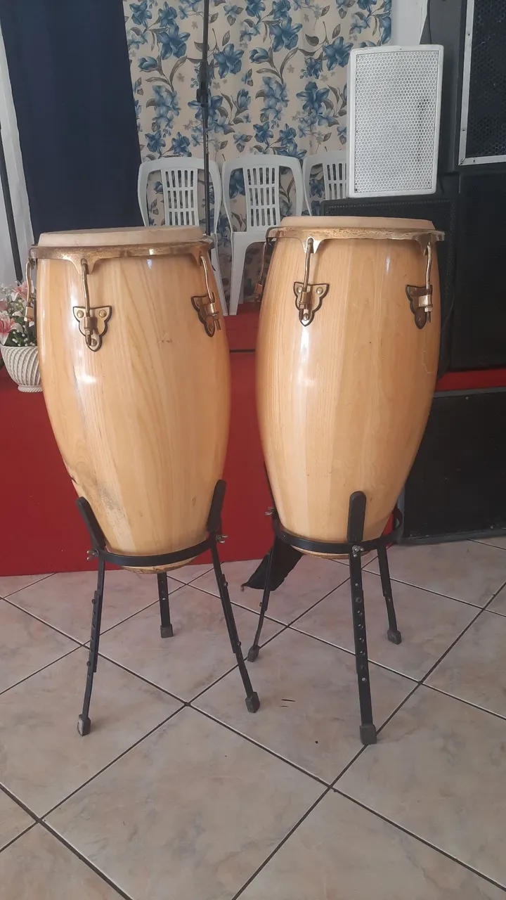 Congas Profissionais em Ótimo Estado