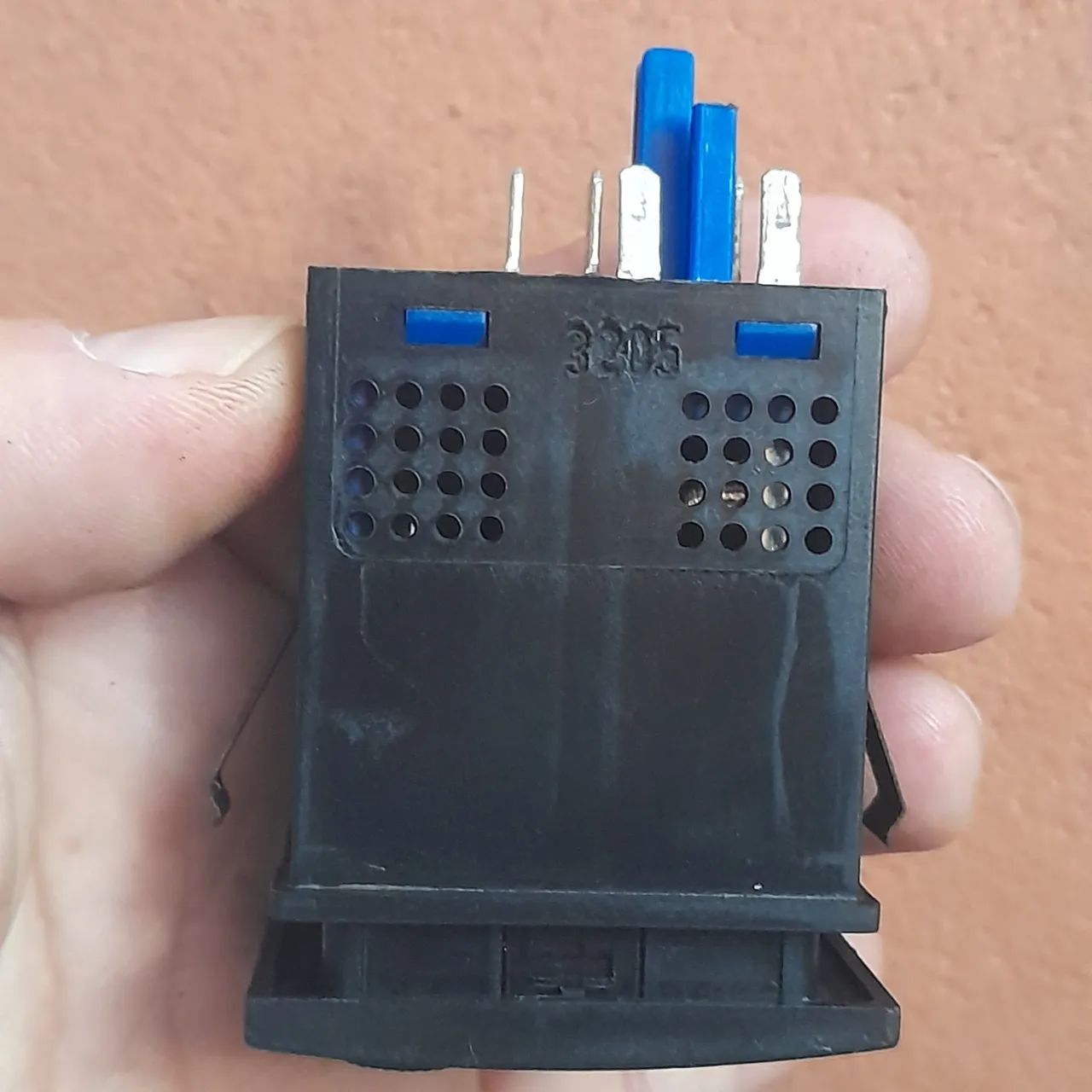 Botão Acionamento luz da caçamba saveiro G3 G4 original - Foto 4