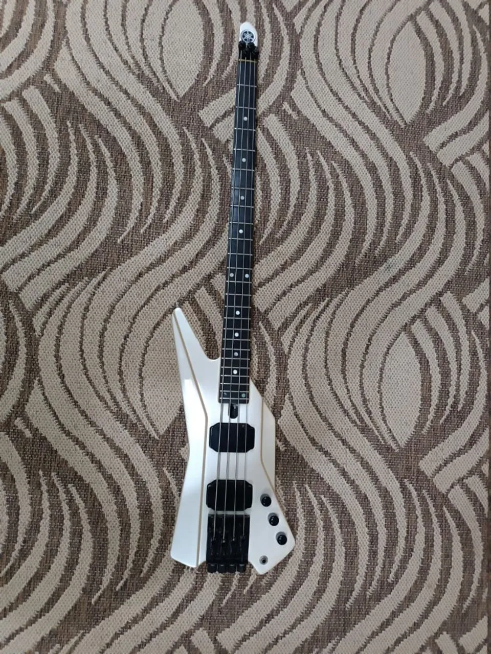 Baixo Yamaha bx1