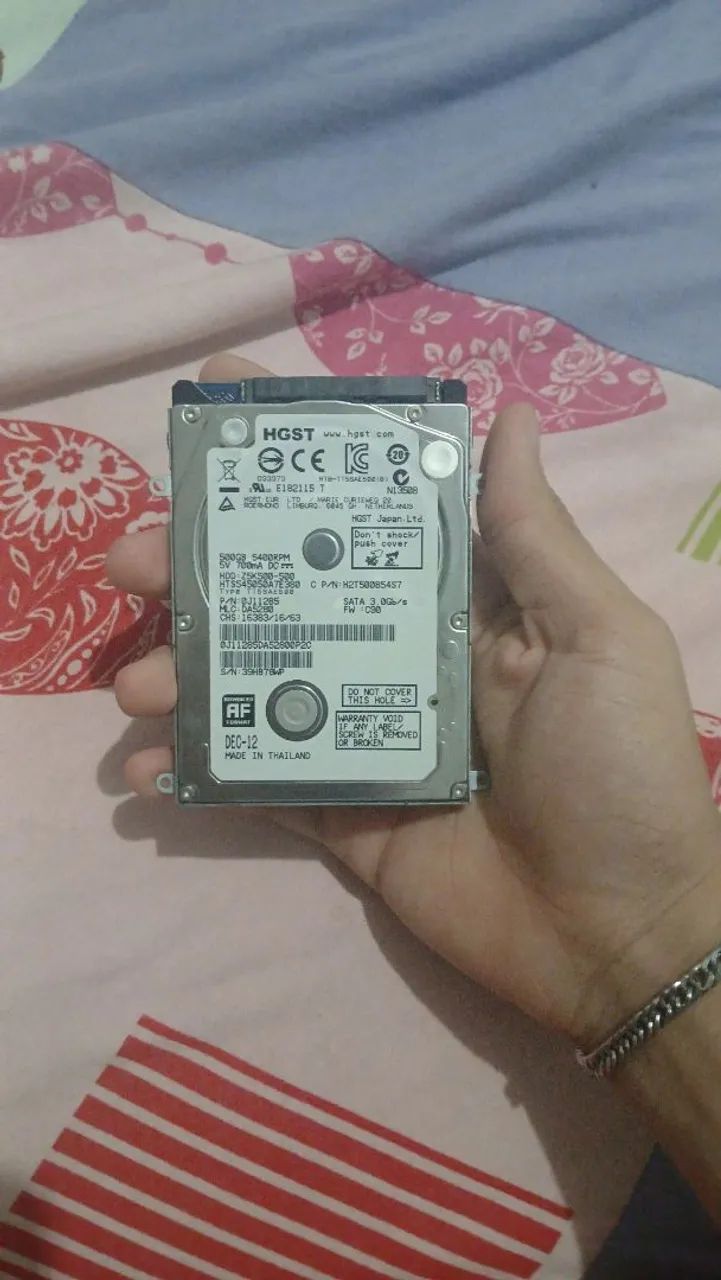 Selling HD, Brand HGST 500GB 2.5 inches64197813560066120