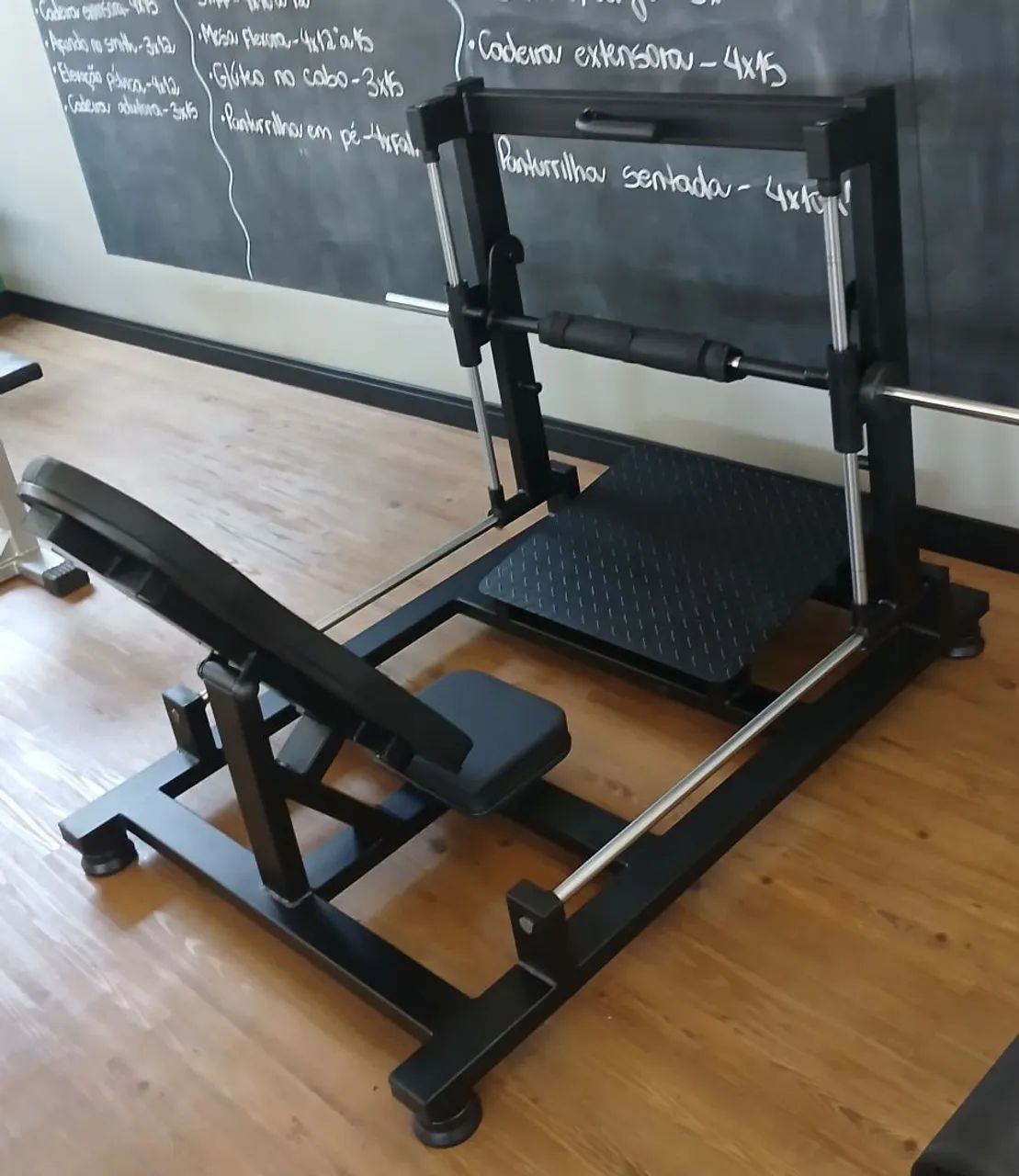 Maquina de Elevação Pélvica Guiada Linear