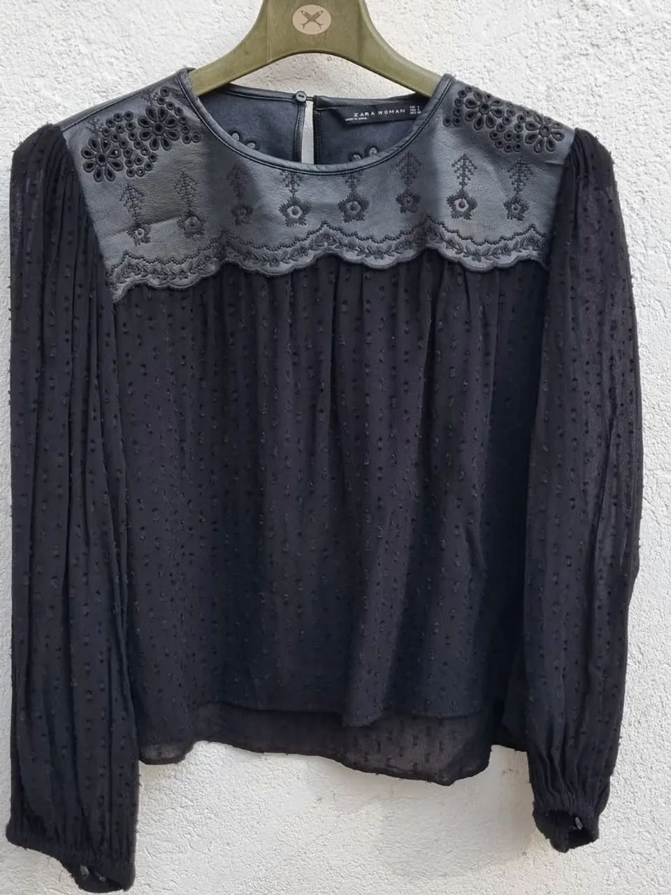 Blusa Zara Woman Preta com Detalhes em Couro - Foto 5