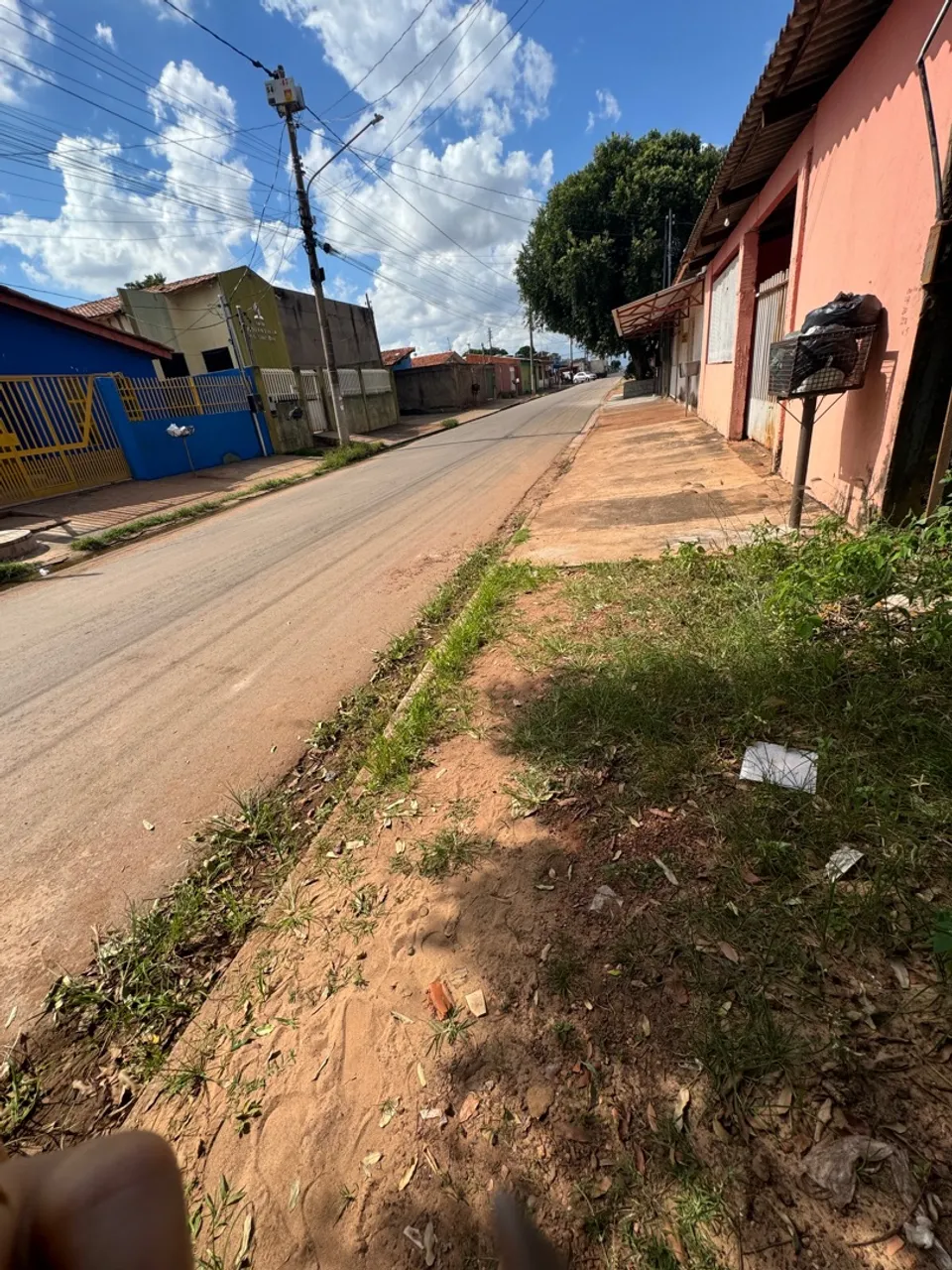 Vendo esta casa bem localizada
