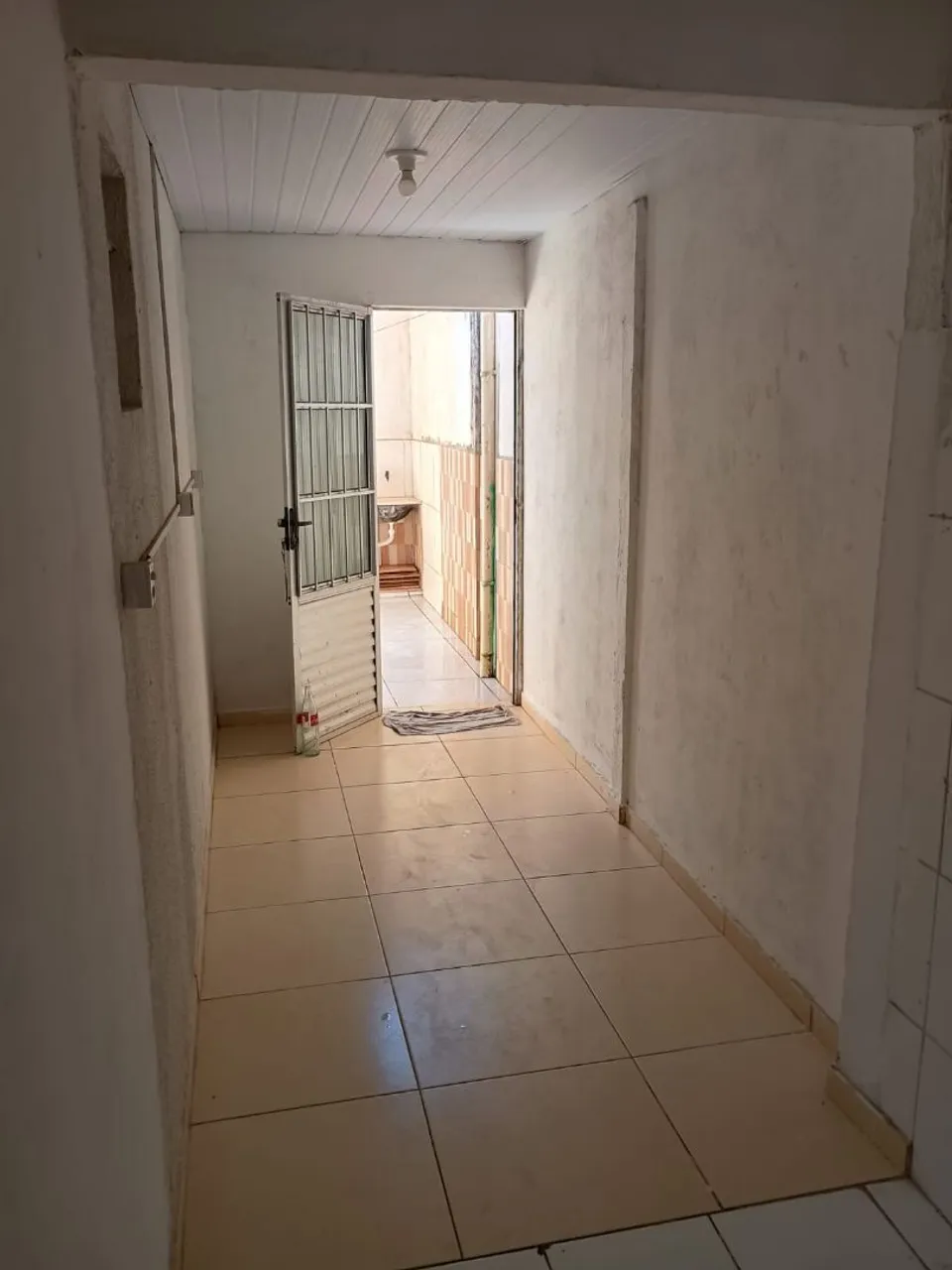 Alugo casa