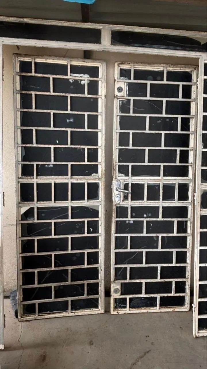Porta de ferro com vidro