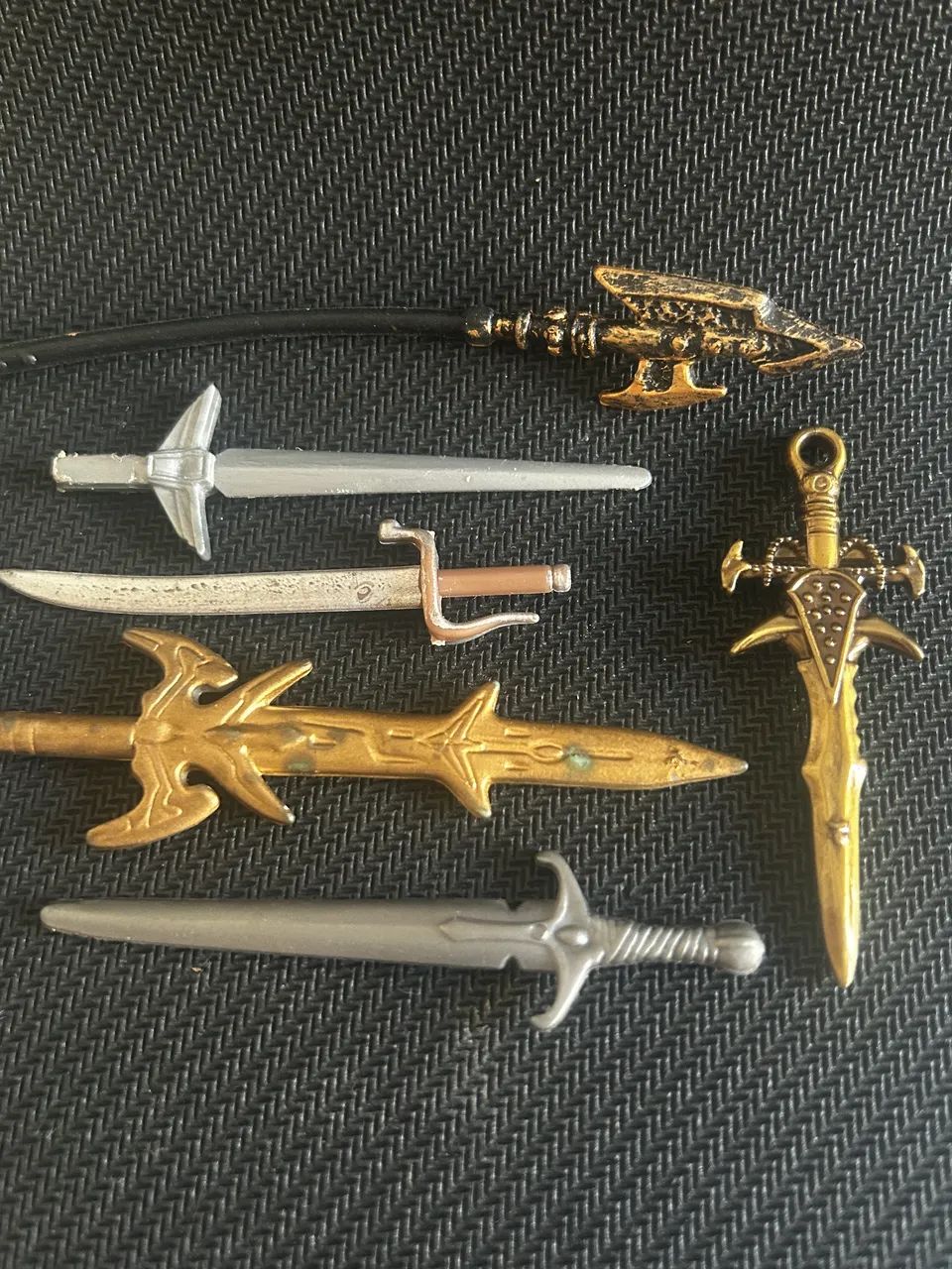 Coleção anos 80 lote acessórios Sectaurs espadas diversas - Foto 3