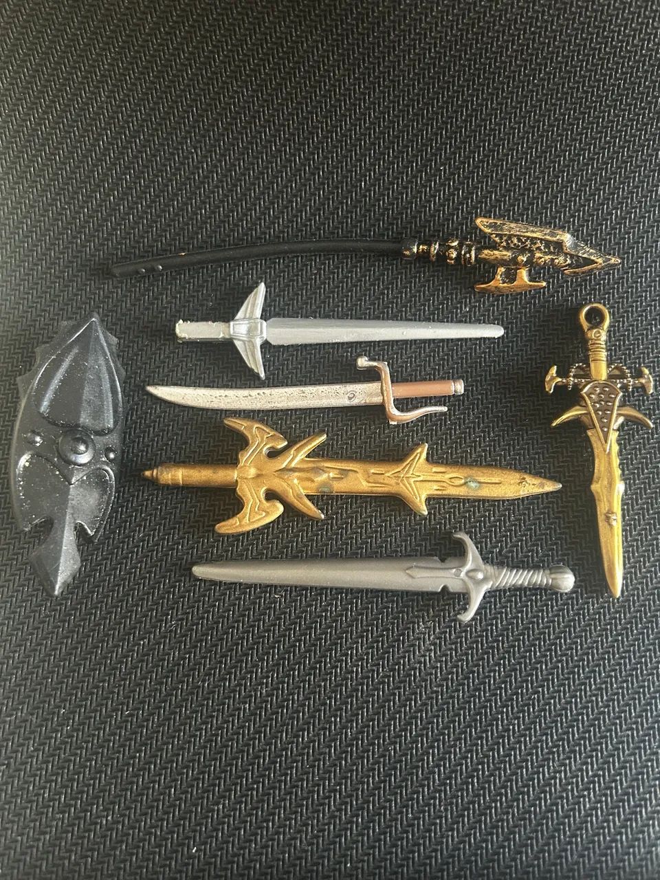 Coleção anos 80 lote acessórios Sectaurs espadas diversas