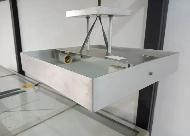 Lustre Suspenso de Alumínio com Vidro - Foto 4