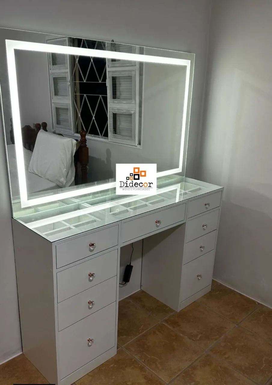 Penteadeira Camarim com LED e Gavetas