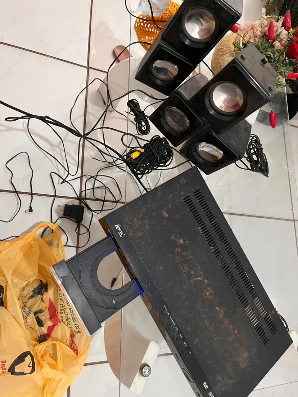 DVD Player Lenoxx com Caixas de Som
