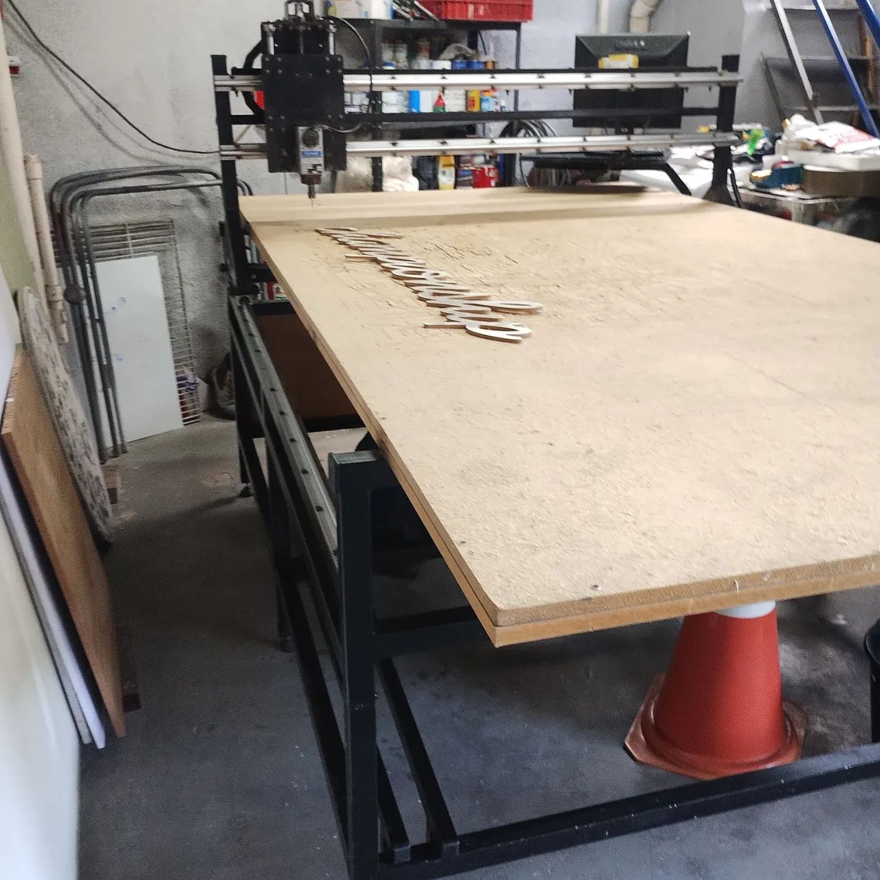 Máquina CNC para produção industrial