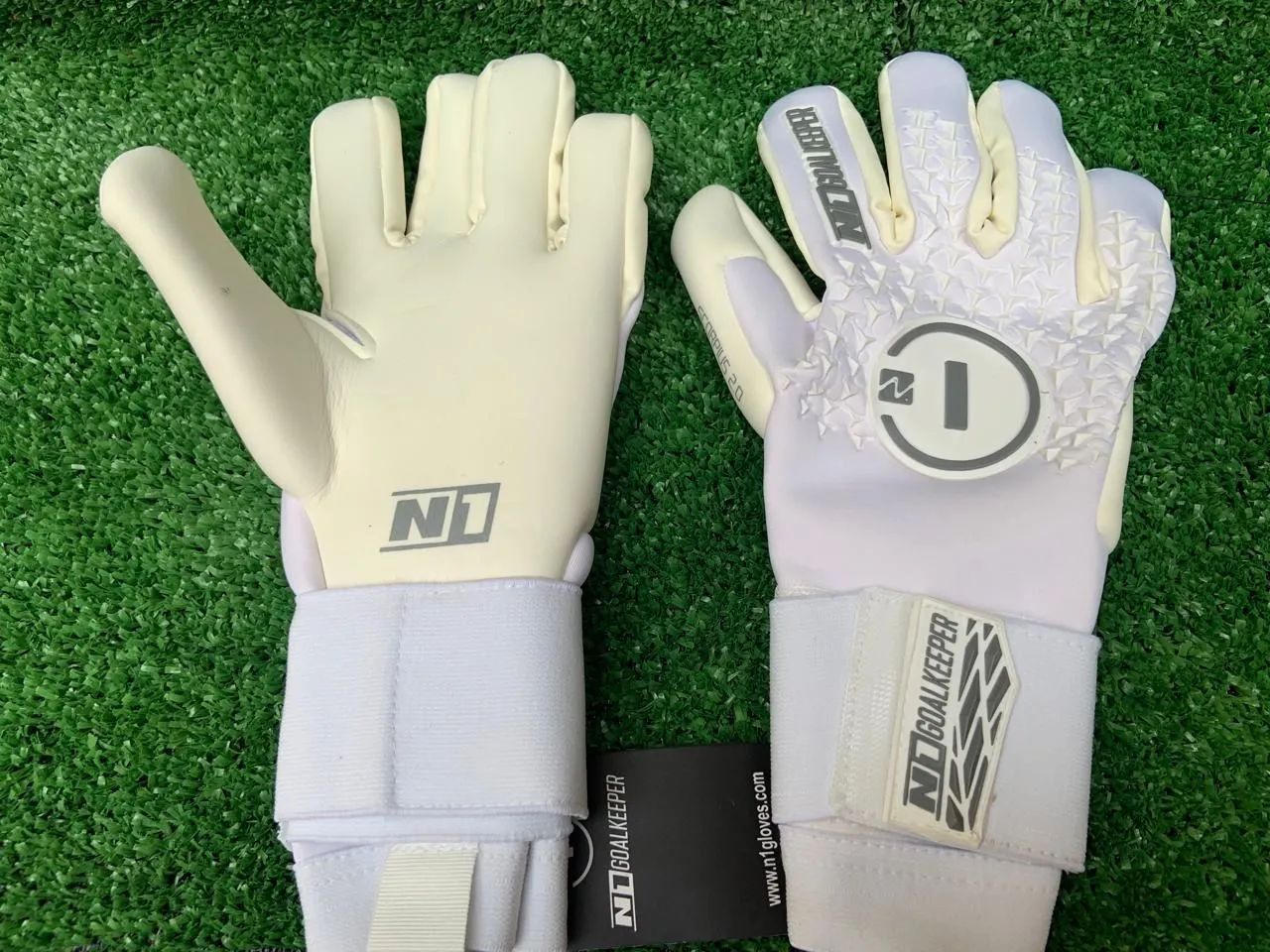 Luvas de Goleiro N1 Scorpius 2.0 - Branca - Tamanho 10